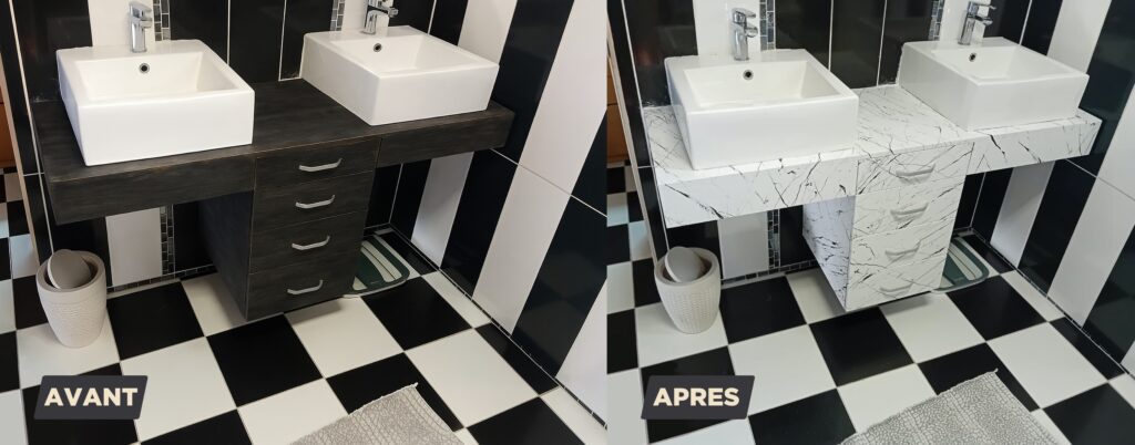 Avant/Après rénovation : meuble double vasque noir remplacé par un meuble blanc marbré, contraste noir et blanc conservé.